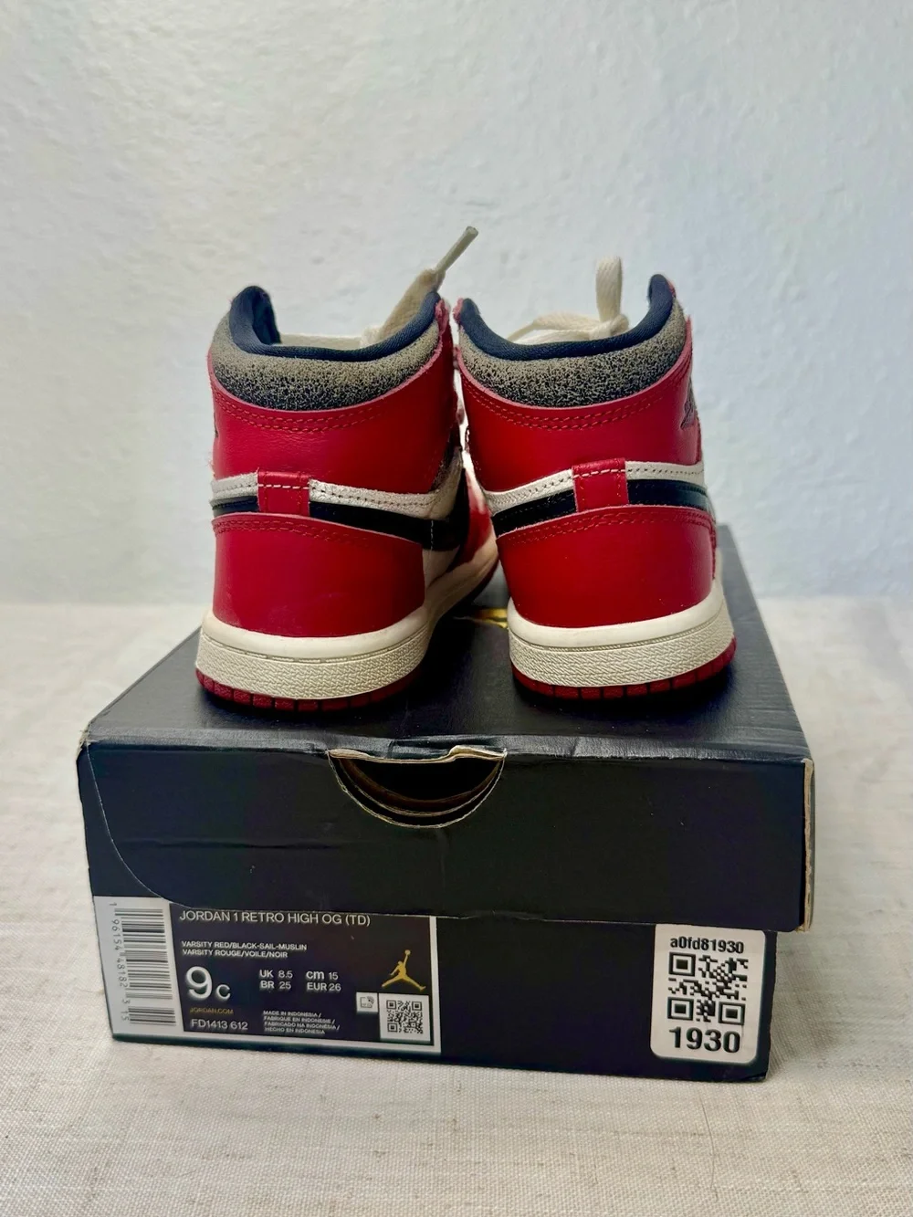 Nike Jordan 1 High OG Lost and Found Chicago Red and White Sneakers 9C EUC